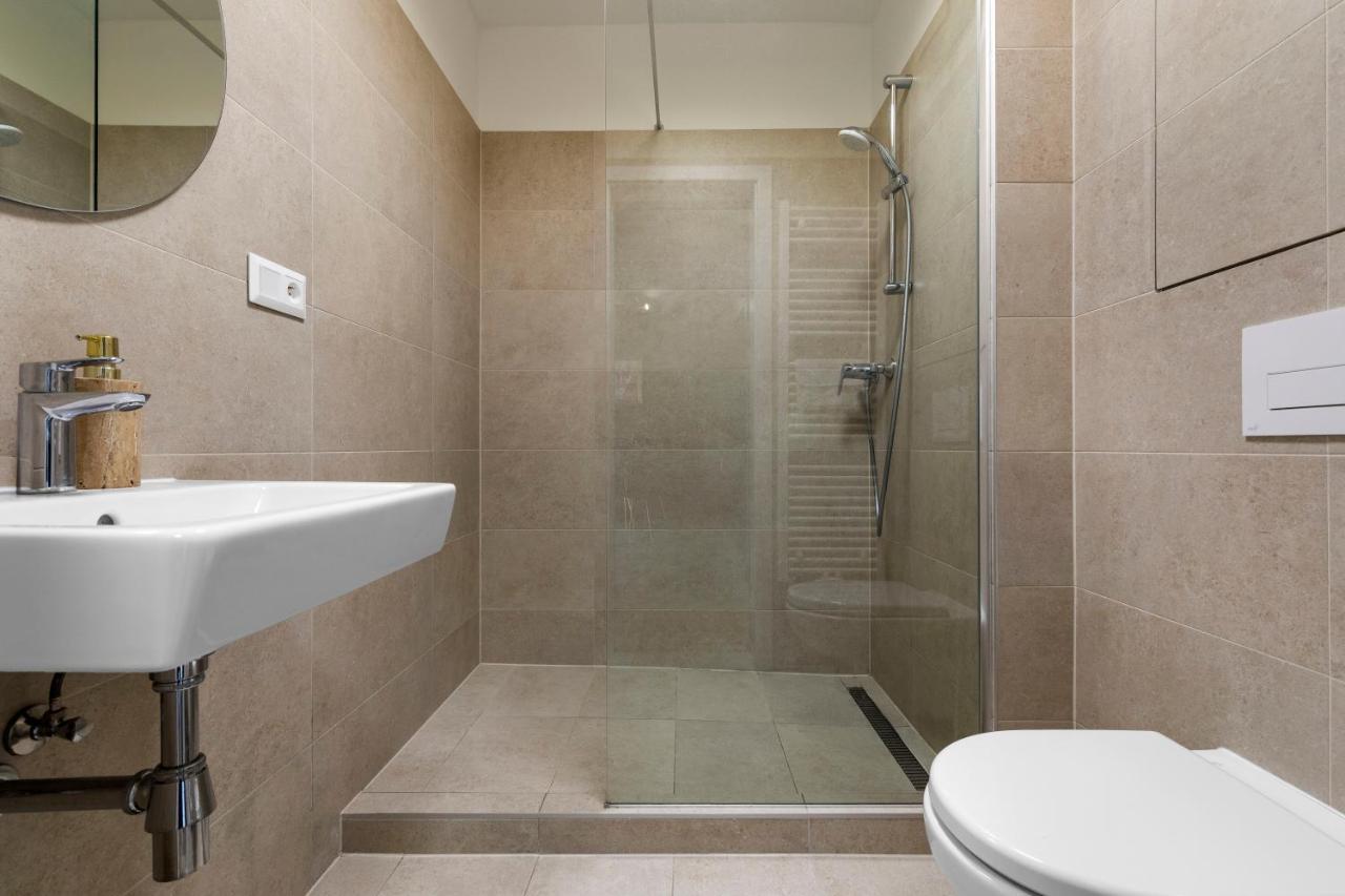 Lam Black - Ac - Balcony Apartment Bratislava Ngoại thất bức ảnh